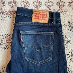Men’s Levi Jeans size 32/32. Great condition!